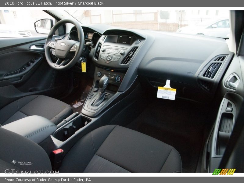 Ingot Silver / Charcoal Black 2018 Ford Focus SE Hatch