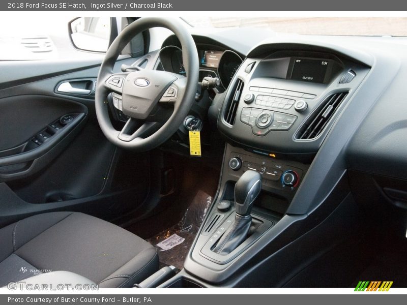 Ingot Silver / Charcoal Black 2018 Ford Focus SE Hatch