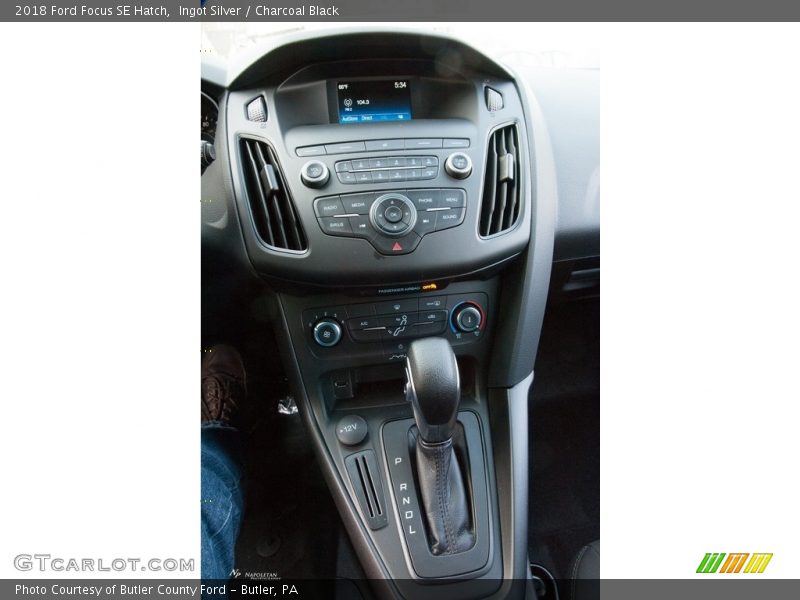 Ingot Silver / Charcoal Black 2018 Ford Focus SE Hatch