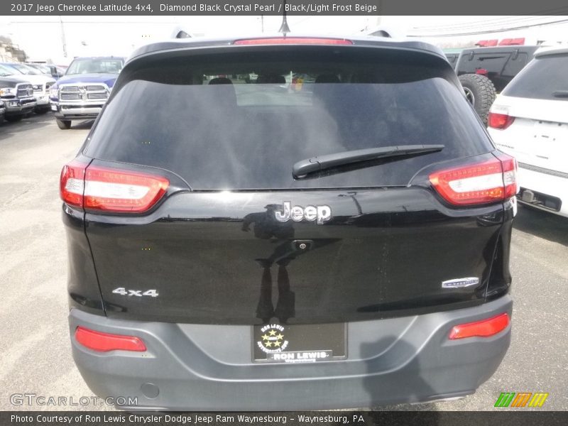 Diamond Black Crystal Pearl / Black/Light Frost Beige 2017 Jeep Cherokee Latitude 4x4