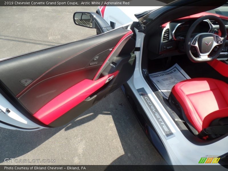Arctic White / Adrenaline Red 2019 Chevrolet Corvette Grand Sport Coupe