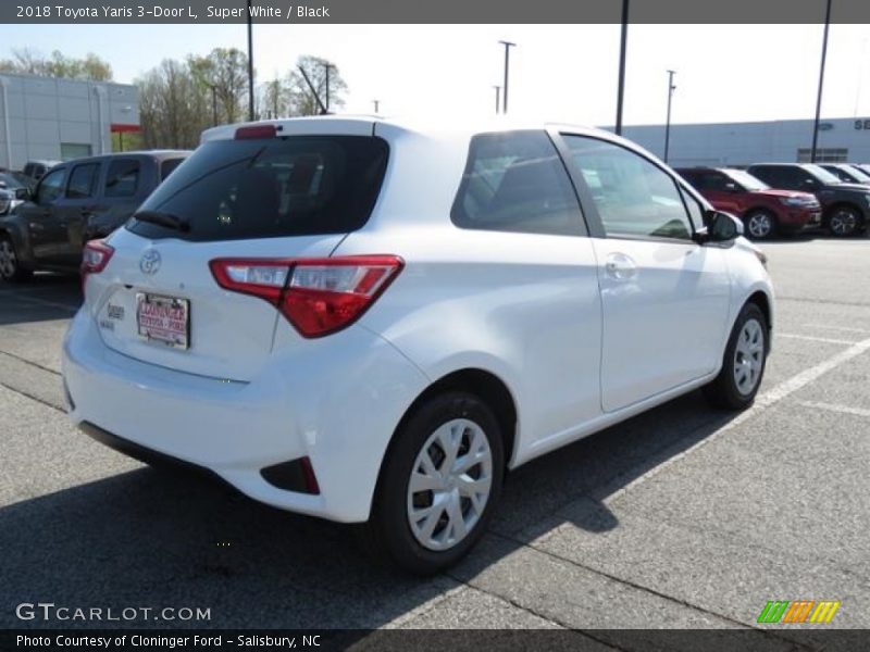 Super White / Black 2018 Toyota Yaris 3-Door L