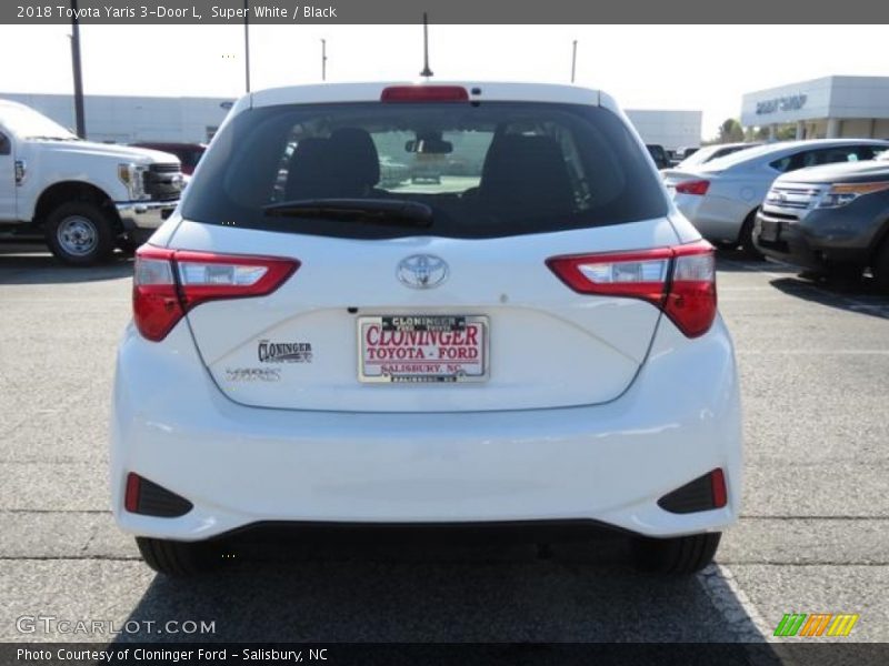 Super White / Black 2018 Toyota Yaris 3-Door L