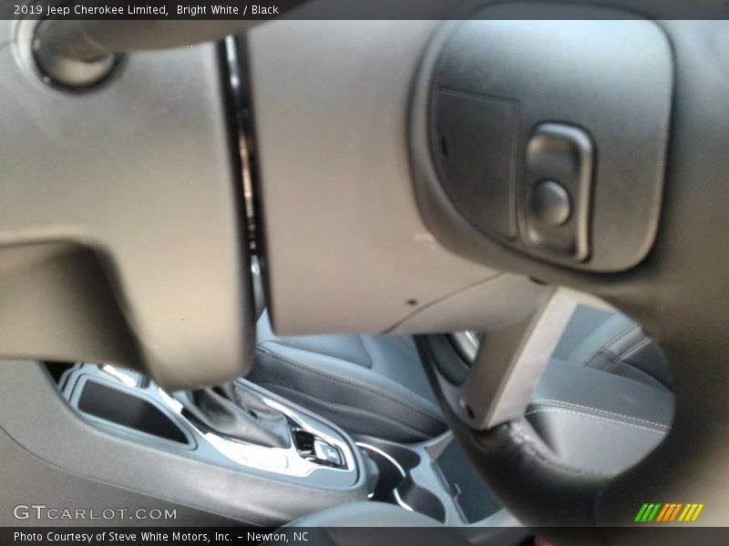 Bright White / Black 2019 Jeep Cherokee Limited