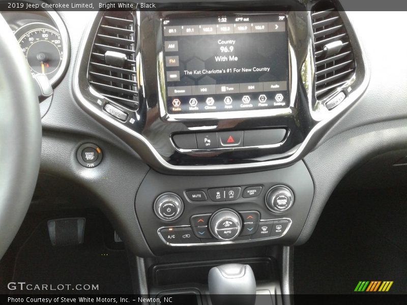 Controls of 2019 Cherokee Limited