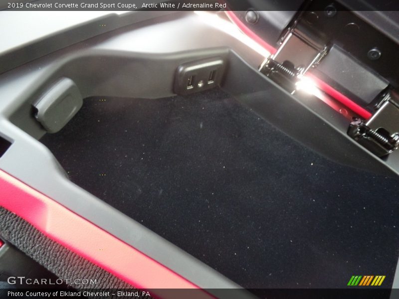 Arctic White / Adrenaline Red 2019 Chevrolet Corvette Grand Sport Coupe