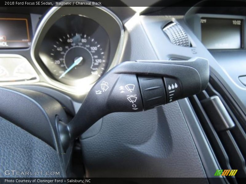 Magnetic / Charcoal Black 2018 Ford Focus SE Sedan