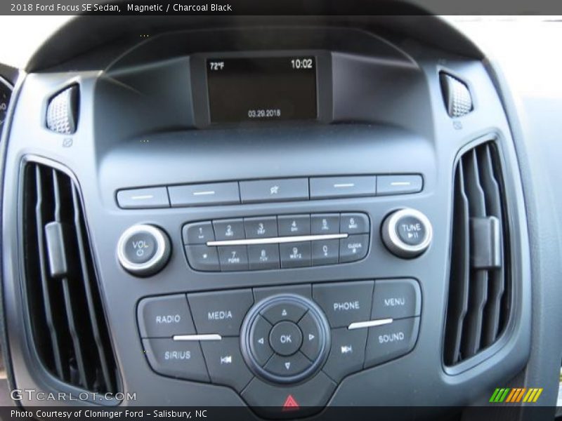 Magnetic / Charcoal Black 2018 Ford Focus SE Sedan