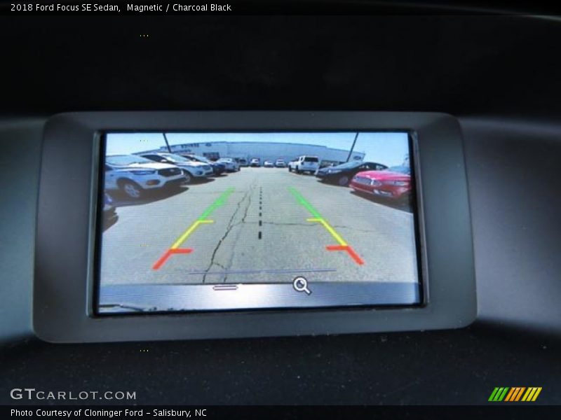 Magnetic / Charcoal Black 2018 Ford Focus SE Sedan