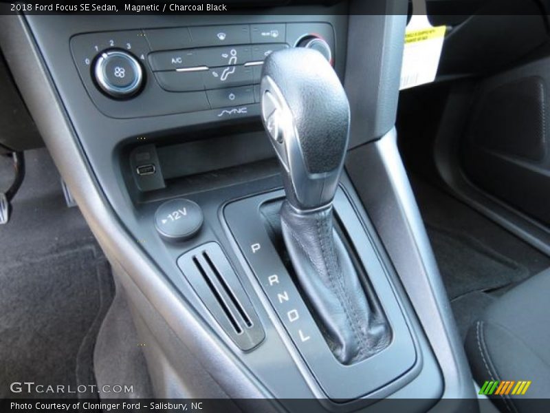 Magnetic / Charcoal Black 2018 Ford Focus SE Sedan
