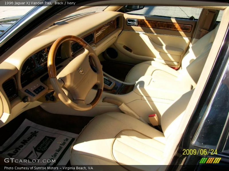 Black / Ivory 1996 Jaguar XJ Vanden Plas