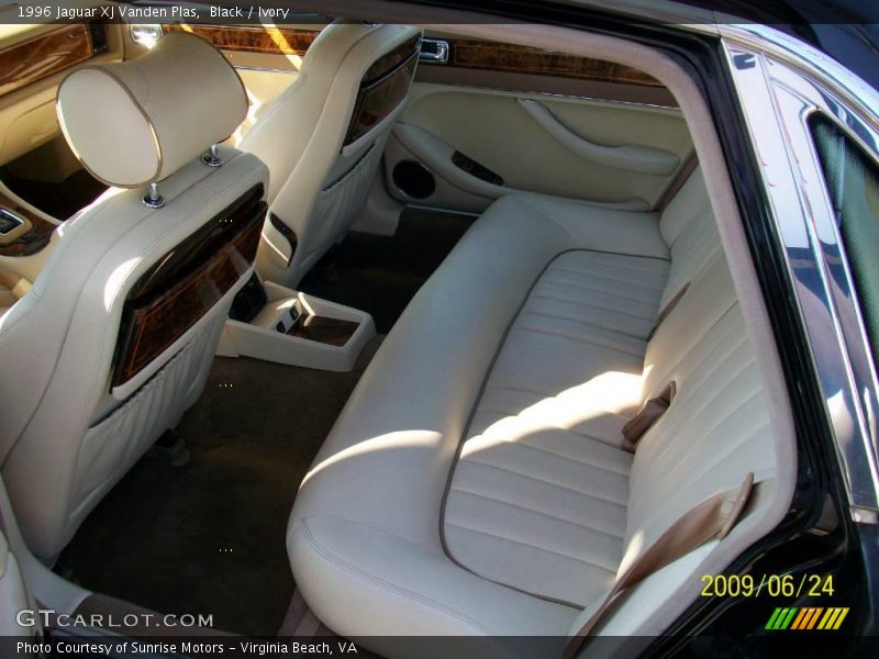 Black / Ivory 1996 Jaguar XJ Vanden Plas