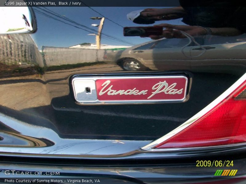 Black / Ivory 1996 Jaguar XJ Vanden Plas
