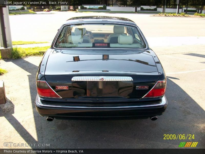 Black / Ivory 1996 Jaguar XJ Vanden Plas