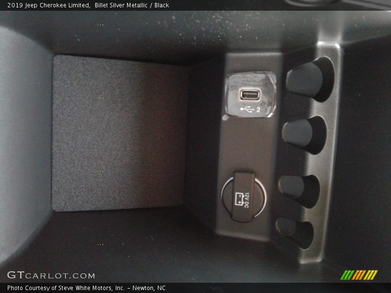 Billet Silver Metallic / Black 2019 Jeep Cherokee Limited
