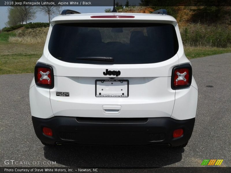 Alpine White / Black 2018 Jeep Renegade Latitude