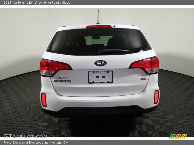 Snow White Pearl / Black 2015 Kia Sorento LX