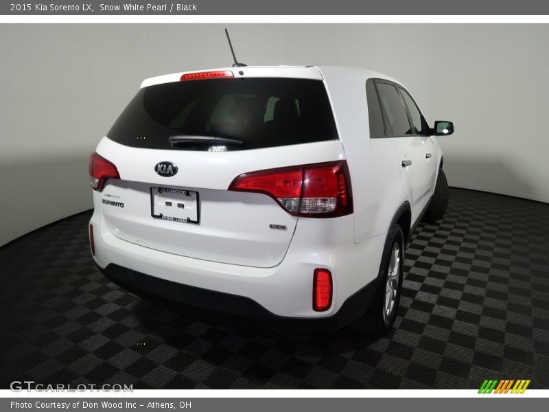 Snow White Pearl / Black 2015 Kia Sorento LX
