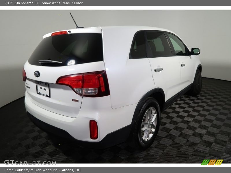 Snow White Pearl / Black 2015 Kia Sorento LX