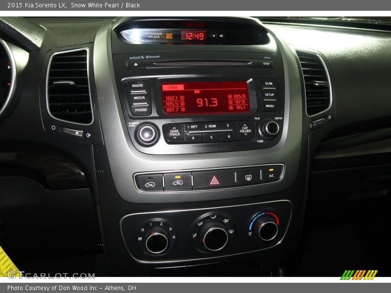 Snow White Pearl / Black 2015 Kia Sorento LX