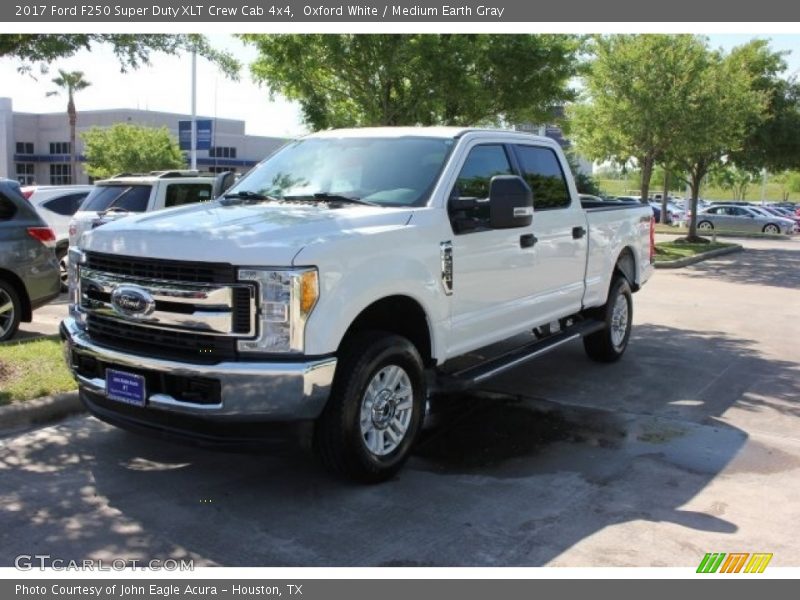 Oxford White / Medium Earth Gray 2017 Ford F250 Super Duty XLT Crew Cab 4x4