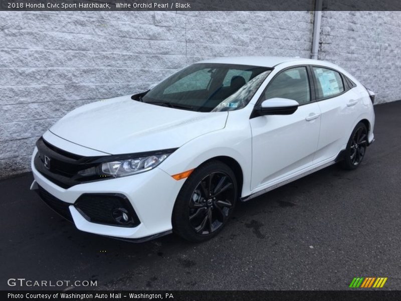 Front 3/4 View of 2018 Civic Sport Hatchback