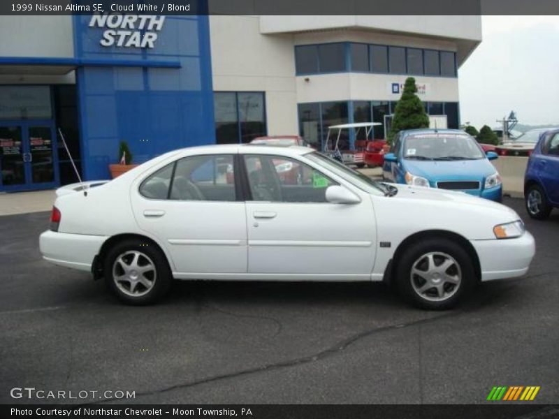 Cloud White / Blond 1999 Nissan Altima SE