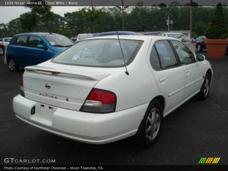 Cloud White / Blond 1999 Nissan Altima SE