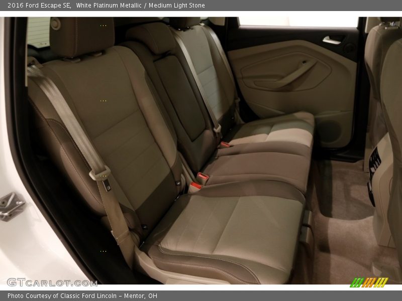 White Platinum Metallic / Medium Light Stone 2016 Ford Escape SE