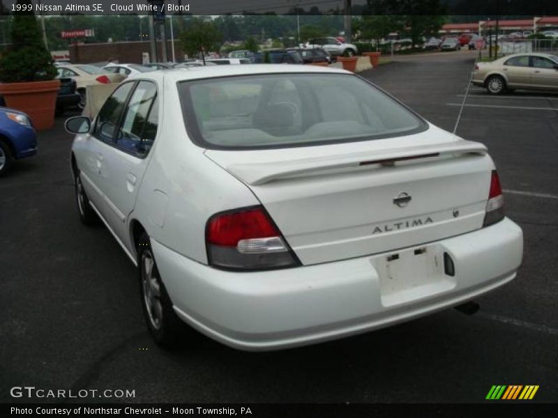 Cloud White / Blond 1999 Nissan Altima SE