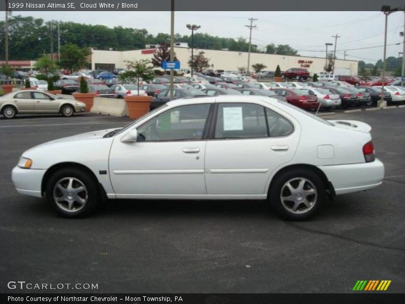 Cloud White / Blond 1999 Nissan Altima SE