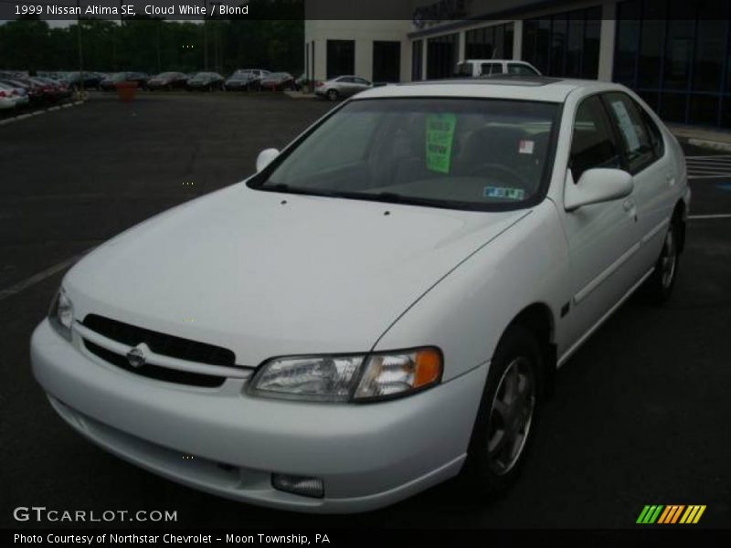 Cloud White / Blond 1999 Nissan Altima SE