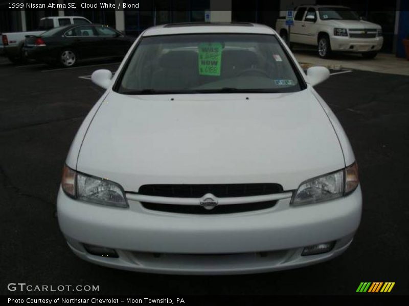 Cloud White / Blond 1999 Nissan Altima SE