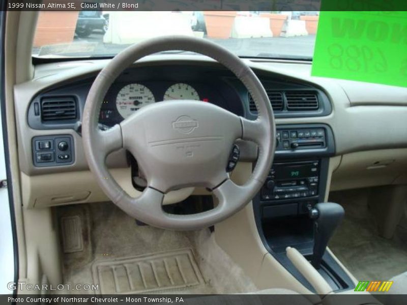 Cloud White / Blond 1999 Nissan Altima SE