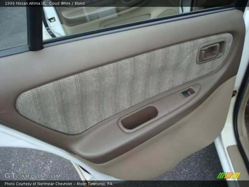 Cloud White / Blond 1999 Nissan Altima SE