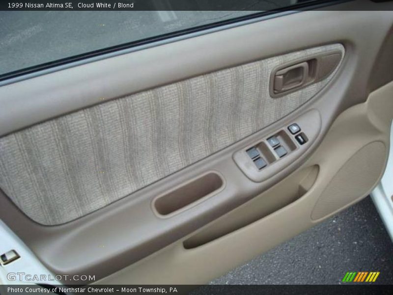 Cloud White / Blond 1999 Nissan Altima SE