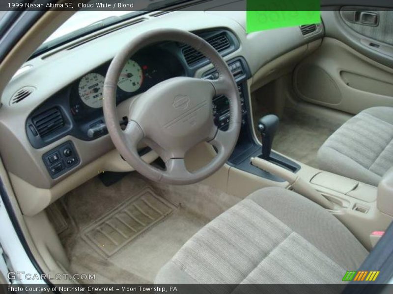 Cloud White / Blond 1999 Nissan Altima SE