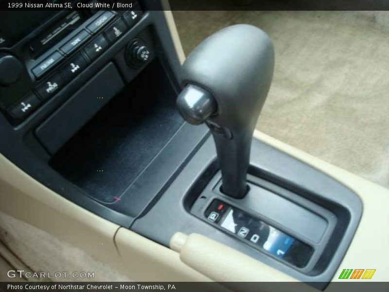 Cloud White / Blond 1999 Nissan Altima SE