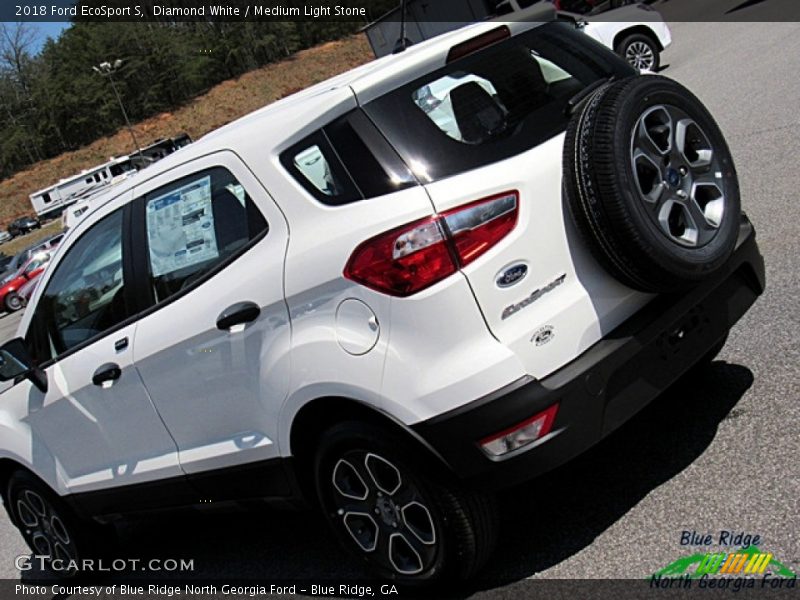 Diamond White / Medium Light Stone 2018 Ford EcoSport S