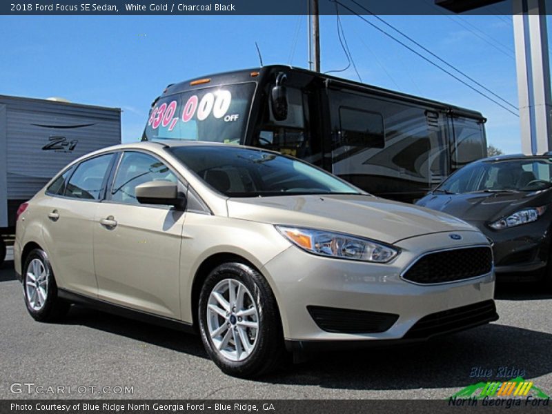 White Gold / Charcoal Black 2018 Ford Focus SE Sedan