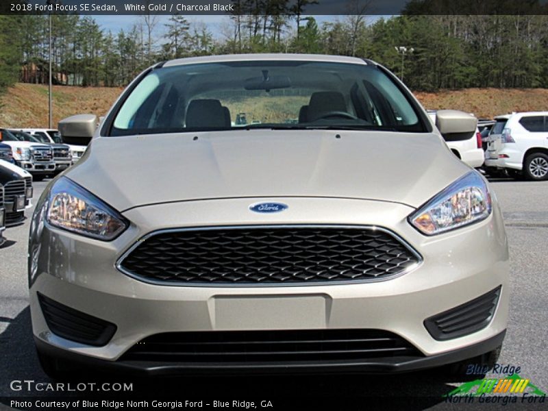 White Gold / Charcoal Black 2018 Ford Focus SE Sedan