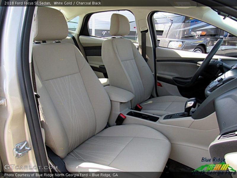 White Gold / Charcoal Black 2018 Ford Focus SE Sedan