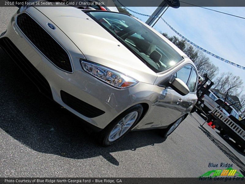 White Gold / Charcoal Black 2018 Ford Focus SE Sedan