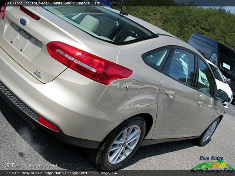 White Gold / Charcoal Black 2018 Ford Focus SE Sedan