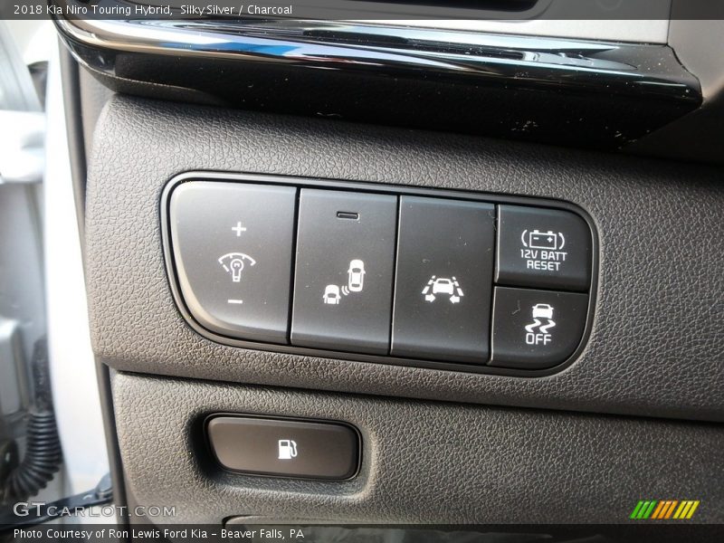 Silky Silver / Charcoal 2018 Kia Niro Touring Hybrid