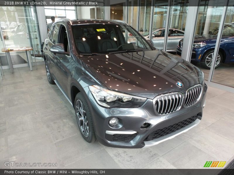 Mineral Grey Metallic / Black 2018 BMW X1 xDrive28i