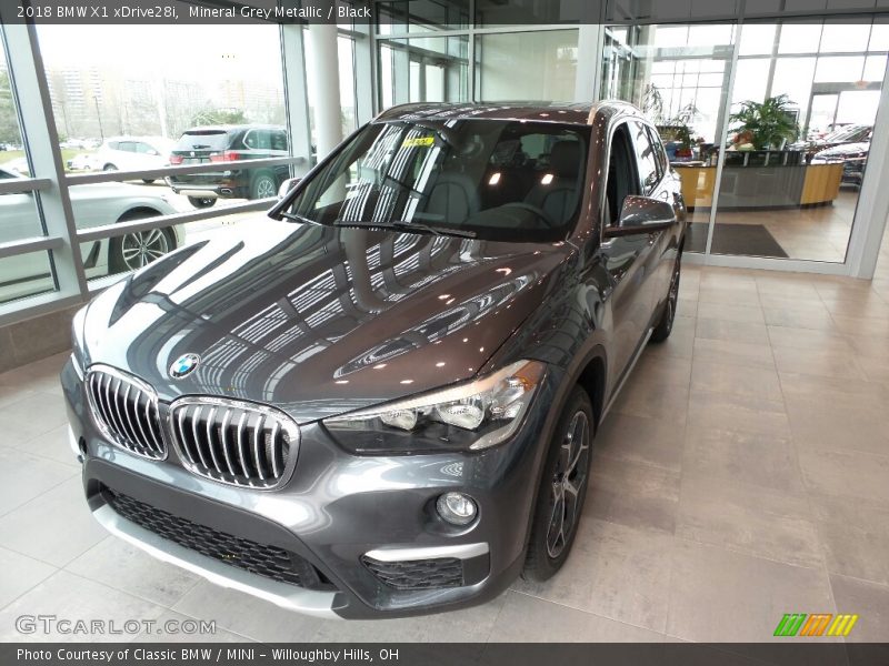 Mineral Grey Metallic / Black 2018 BMW X1 xDrive28i