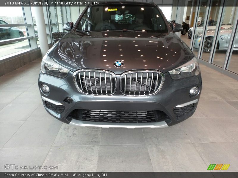 Mineral Grey Metallic / Black 2018 BMW X1 xDrive28i