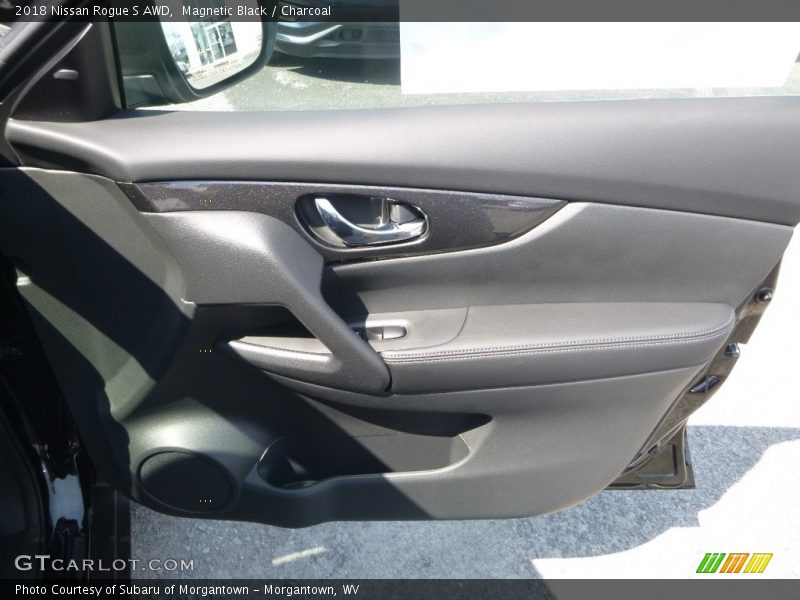 Magnetic Black / Charcoal 2018 Nissan Rogue S AWD