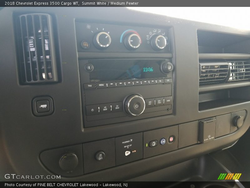 Summit White / Medium Pewter 2018 Chevrolet Express 3500 Cargo WT